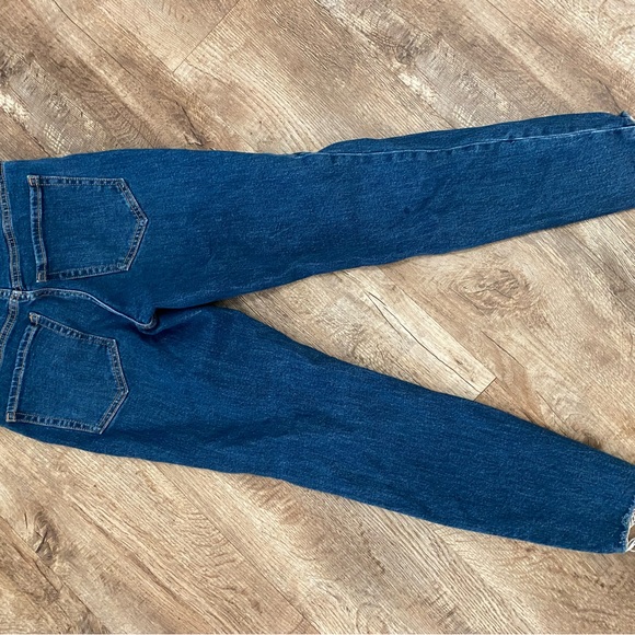 Old Navy straight leg jeans - Picture 2 of 3